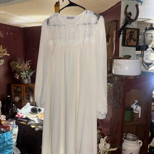 Oscar de la Renta Ivory Lace nightgown